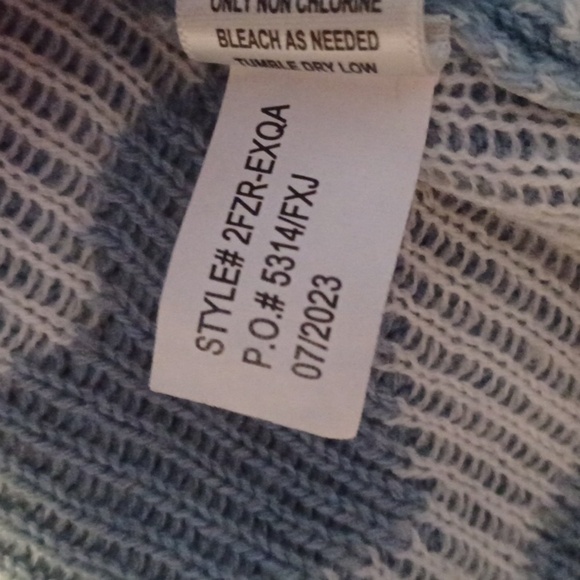 BELLE DU JOUR, SWEATER, WITH AEROPOSTALE HIGH RISE FLARE JEANS, SIZE 000. - Picture 13 of 15